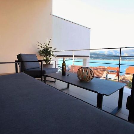 Luxury Villa Lana Apt, Seaview Terrace, Large Outdoor Space, Bbq Trogir Kültér fotó