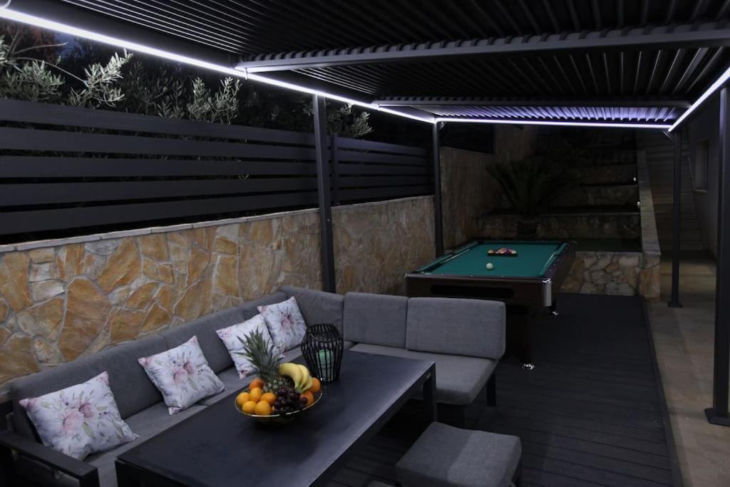 Luxury Villa Lana Apt, Seaview Terrace, Large Outdoor Space, Bbq Trogir Kültér fotó