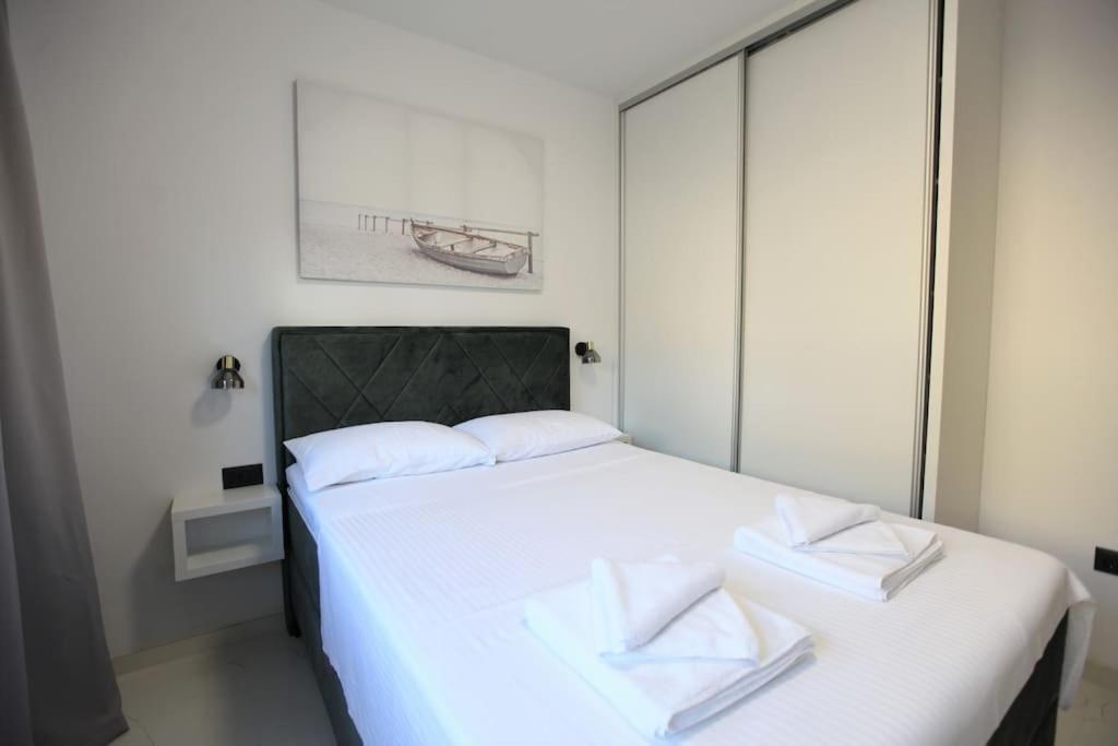 Luxury Villa Lana Apt, Seaview Terrace, Large Outdoor Space, Bbq Trogir Kültér fotó