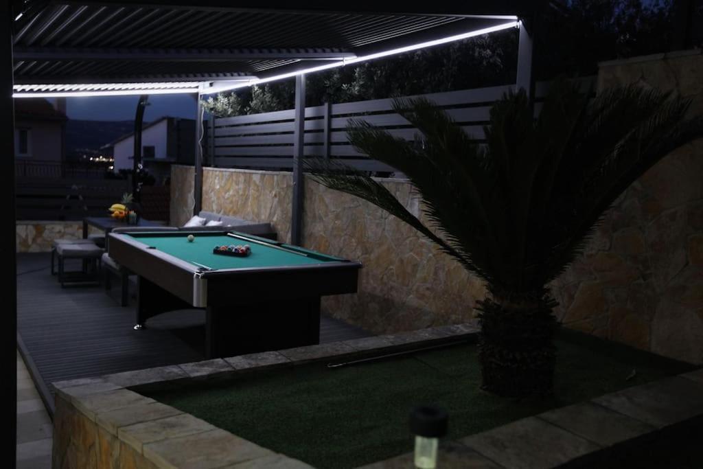 Luxury Villa Lana Apt, Seaview Terrace, Large Outdoor Space, Bbq Trogir Kültér fotó