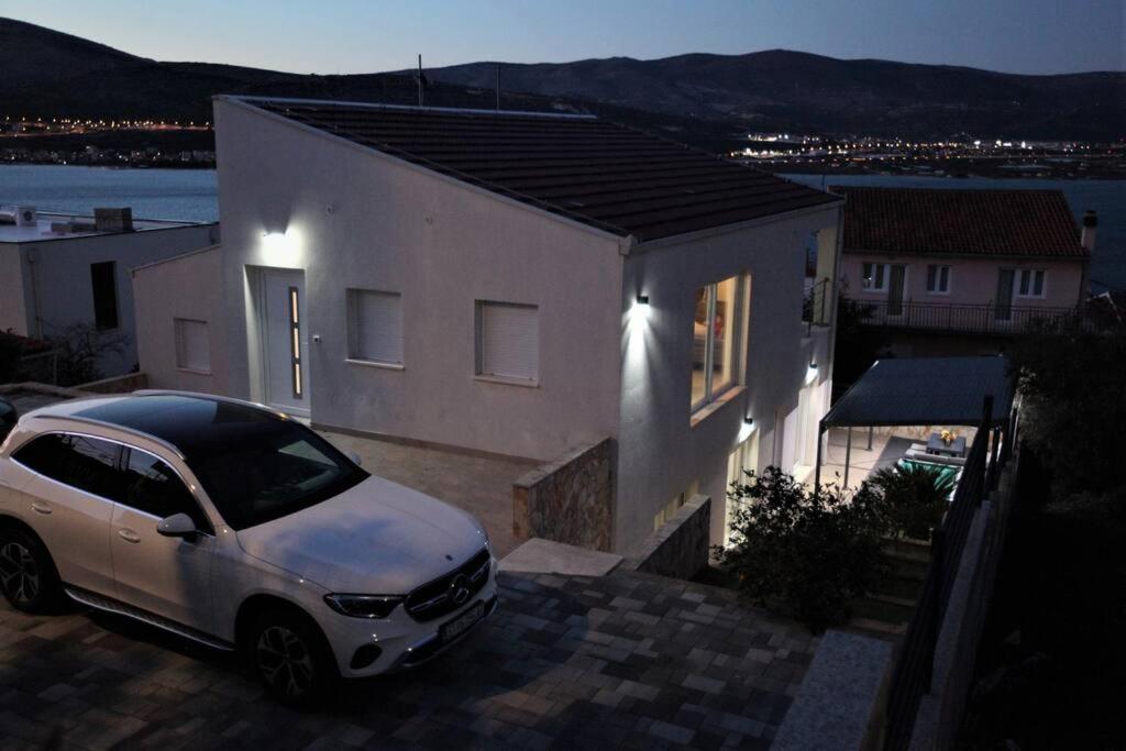 Luxury Villa Lana Apt, Seaview Terrace, Large Outdoor Space, Bbq Trogir Kültér fotó