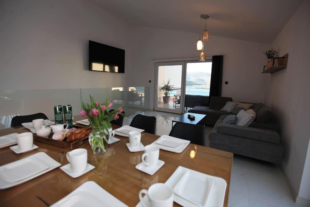Luxury Villa Lana Apt, Seaview Terrace, Large Outdoor Space, Bbq Trogir Kültér fotó